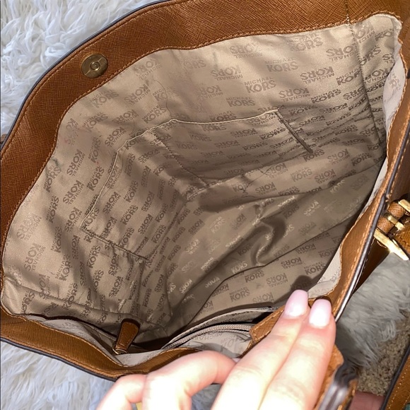 Michael Kors Jet Set Medium Brown Tote Bag - Picture 3 of 4